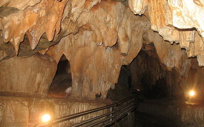 Excursion autour quelques pistes de grottes souterraines