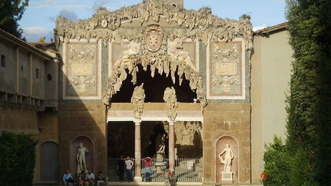 Grotta del Buontalenti, façade
