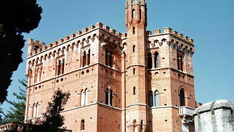 Castello di Brolio, façade