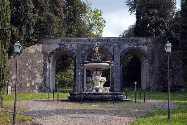 Entrée du parc de la Villa Chigi
