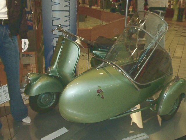 Vespa original avec side-car