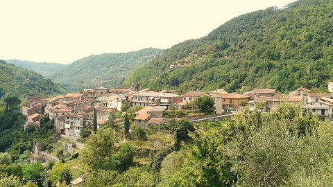 Paronamique sur Casola in Lunigiana