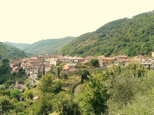 Paronamique sur Casola in Lunigiana