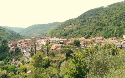 Paronamique sur Casola in Lunigiana
