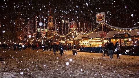 Vue sur un magnifique marché de Noël