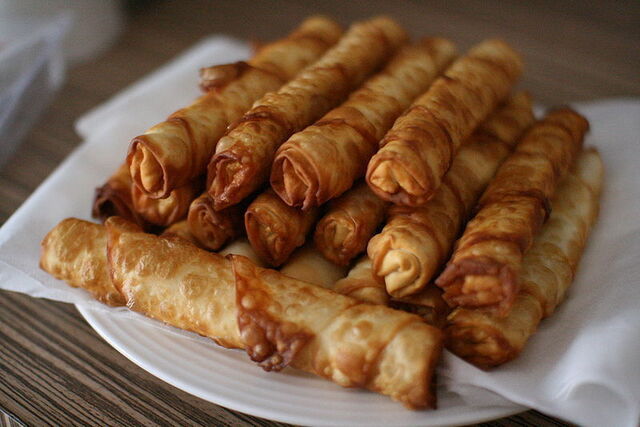 Rouleaux de pâte remplis de fruits