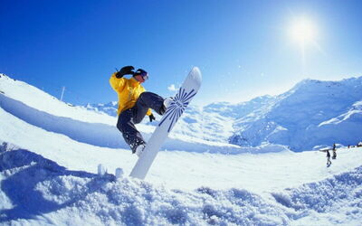 Snowboard sur la neige