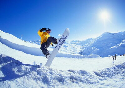 Snowboard sur la neige