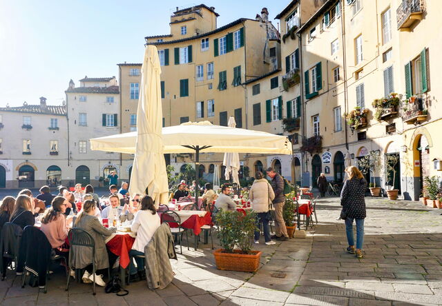 dîner au restaurant à Lucques