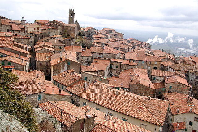 Vue panoramique sur le village de Crastatone Festival in Piancastagnaio
