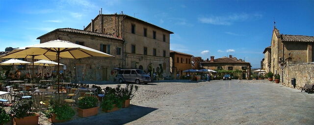 La Piazza Roma à Monteriggioni