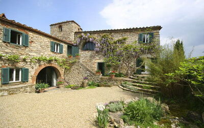 Une grande villa de campagne