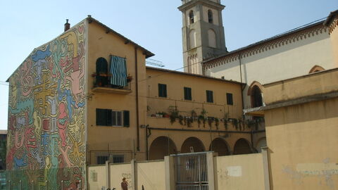 Tuttomondo sur le côté de la rue S. Antonio à Pise