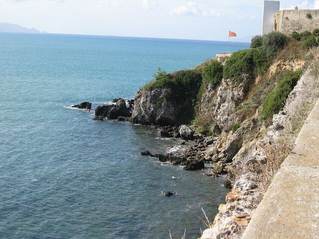 Vue sur la mer depuis les murs de Talamone