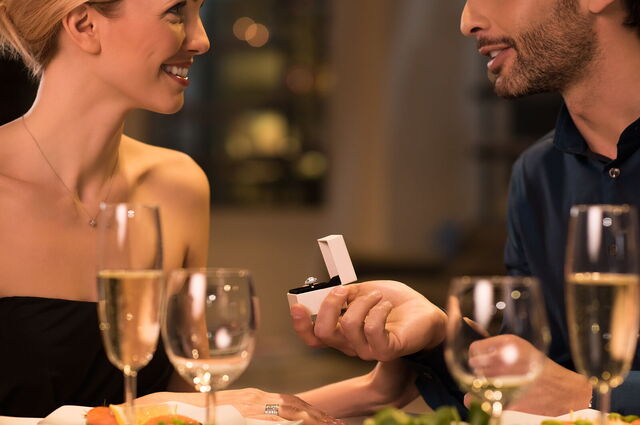 faire sa demande en mariage à table