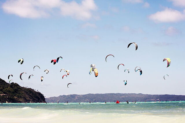 Kite surf dans la mer