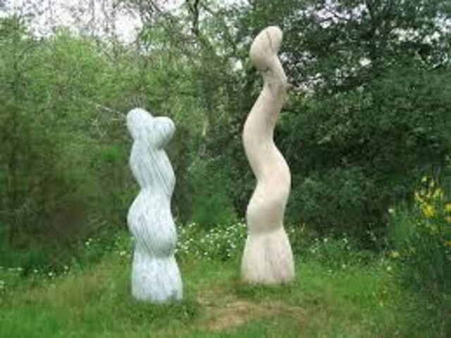 Une sculpture appelée "Twist and Shout" dans le  Parc des Sculptures du Chianti