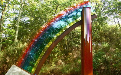 Un arc-en-ciel dans le Parc des Sculptures du Chianti