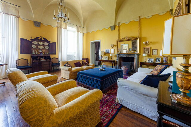 Castel Ruggero, salons