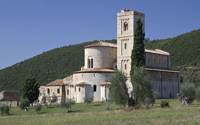 Vue de l'abbaye lors d'un jour ensoleillé