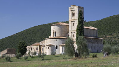 Vue de l'abbaye lors d'un jour ensoleillé