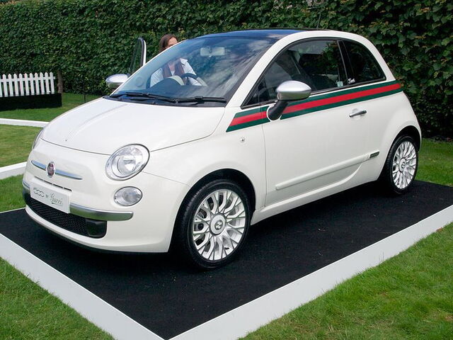 Une voiture Gucci
