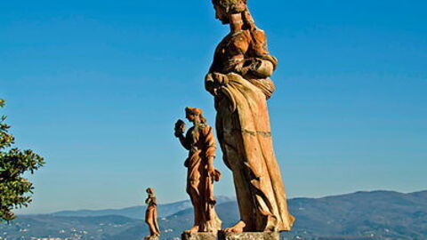 Statues en terre cuite à Impruneta