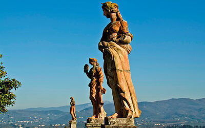 Statues en terre cuite à Impruneta