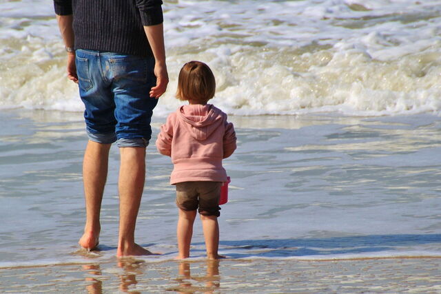 Sur la plage avec des enfants