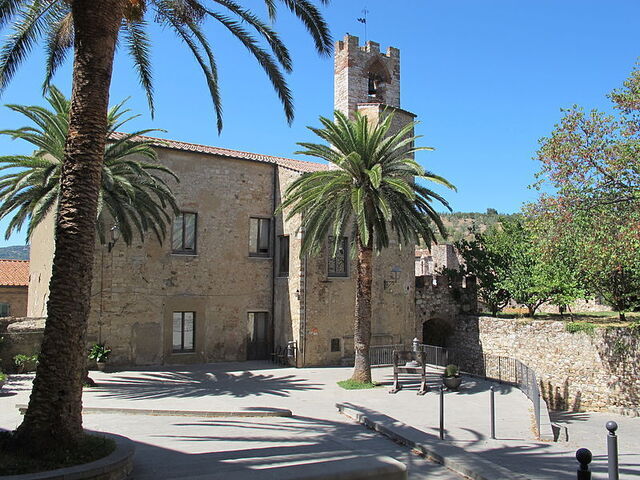 La place principale à Suvereto