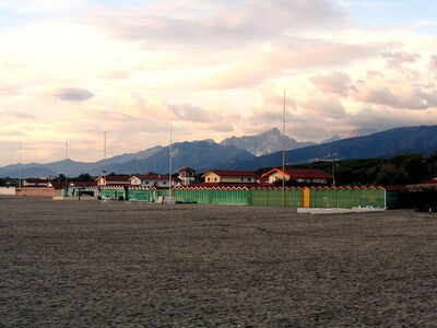 Vue paisible de la plage de Forte dei Marmi