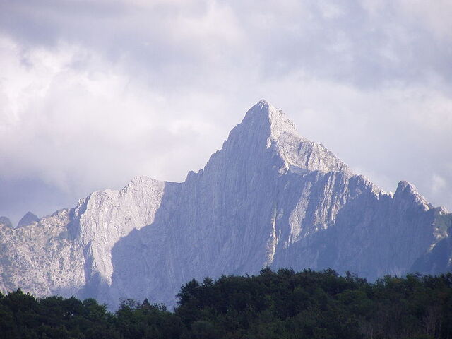Vue spectaculaire des Alpes Apuane