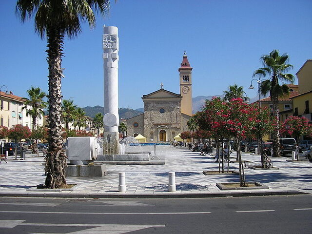 Une place de marbre à Carrarra