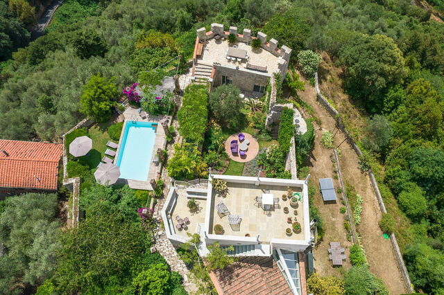 Villa Maestosa, terrain