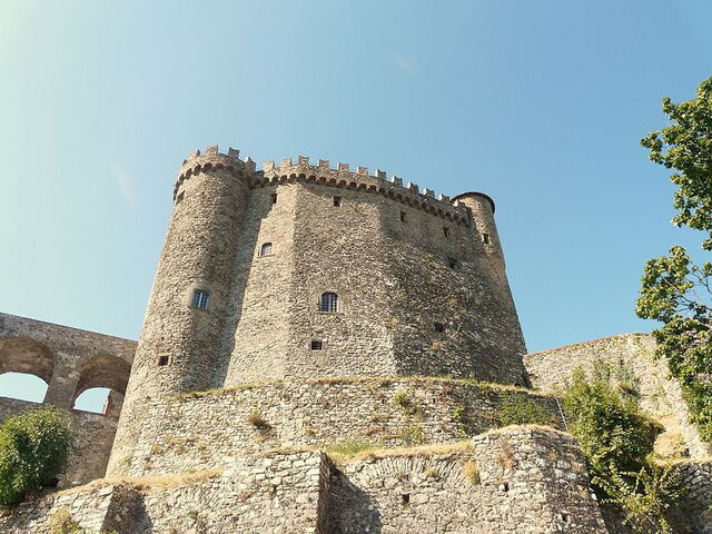 La base du chateau de Malaspina