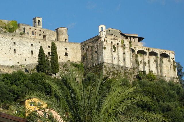 Vue sur le chateat de malaspina