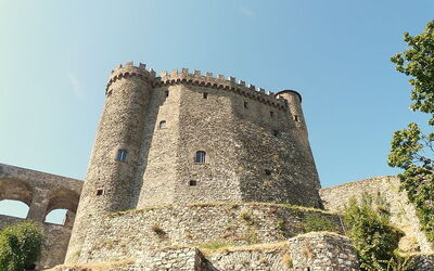 La base du chateau de Malaspina