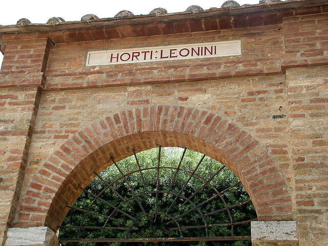 Horti Leonini, le portail