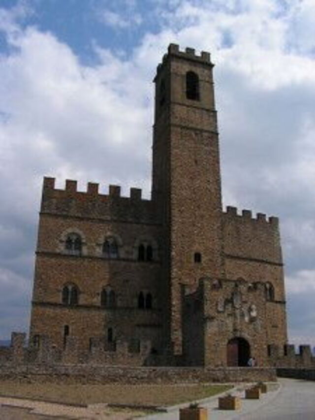 Vue de face du château de Poppi