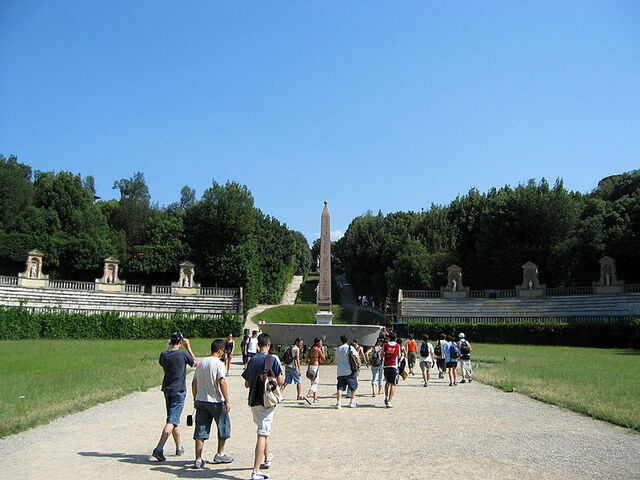 Une obélisque dans le jardin Boboli
