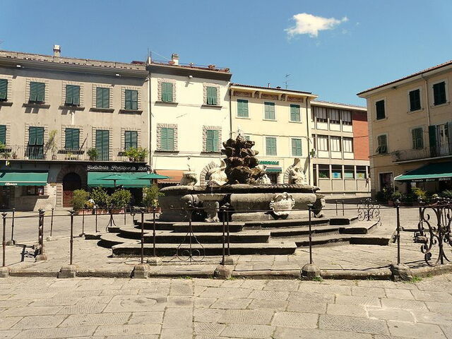 La Piazza Medicea à Fivizzano