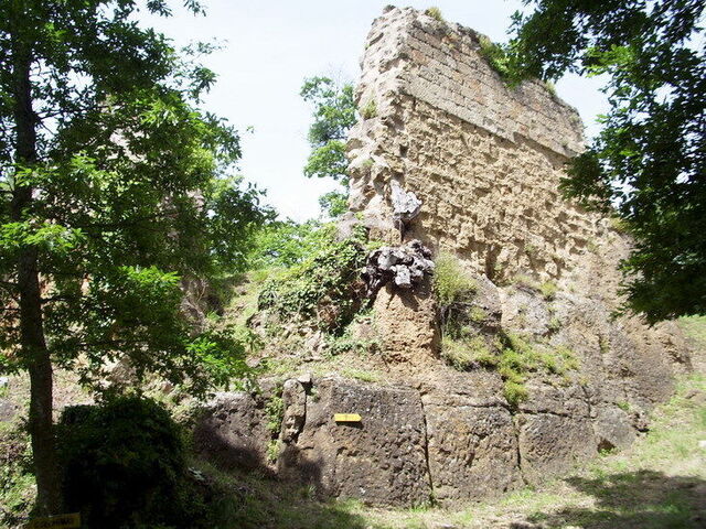 L'un des anciens châteaux de Vitozza