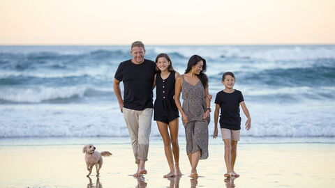 Une famille sur la plage