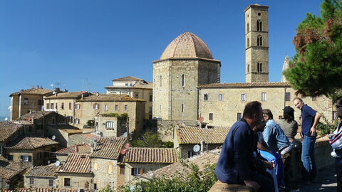 Touristes à Volterra