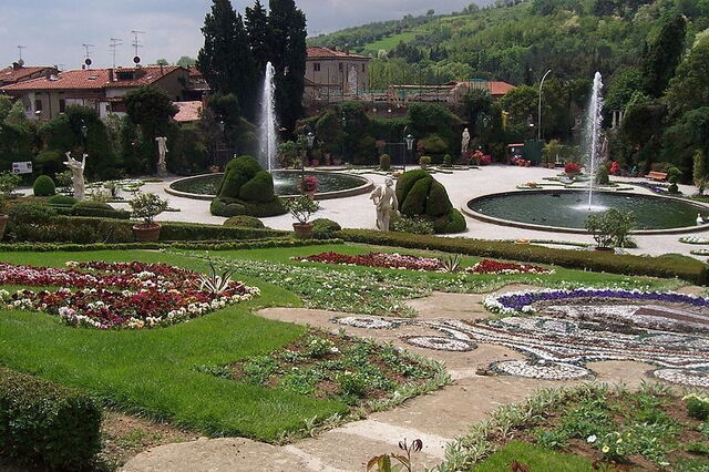 Vue sur des fontaines dans les jardins Garzoni