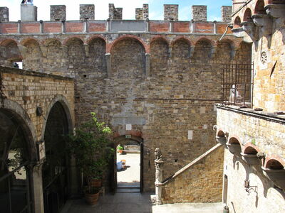 Entrée, Vincigliata Castle