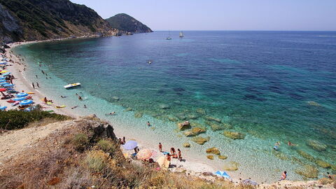 Eaux de la plage de Sansone