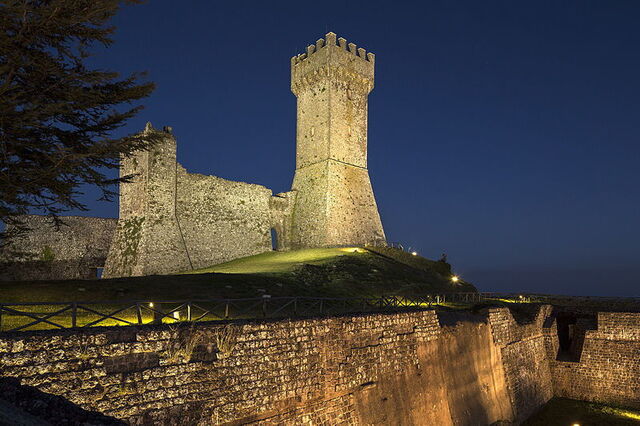 Rocca di Radicofani de nuit