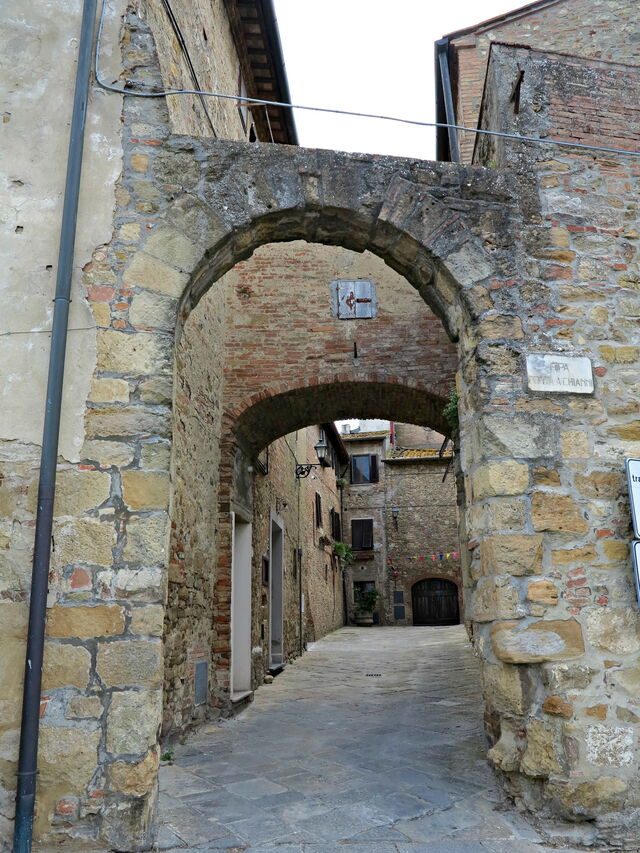Les portes anciennes de la ville de Chianni