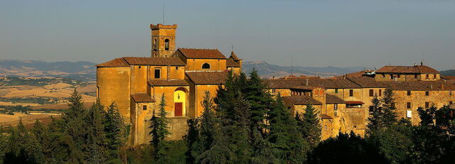 Vue sur la ville de Chianni en Toscane